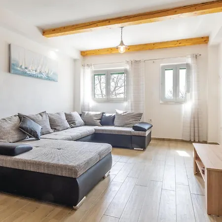 Three-bedroom In Tatil Evi